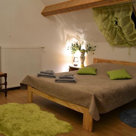 Chambre D'Hotes Lidia Отон Екстериор снимка